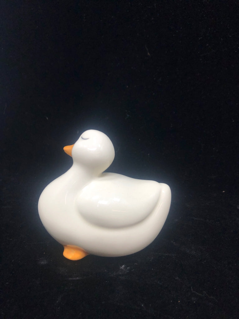 VTG-STYLE SWEET CLOSED-EYES SM GOOSE.