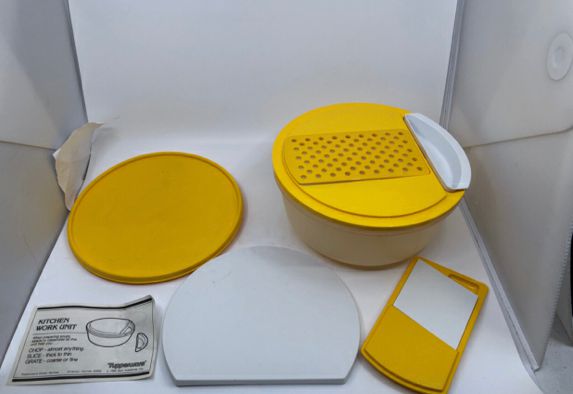 VTG TUPPERWARE KITCHEN WORK UNIT CHOP/SLICE/GRATE.