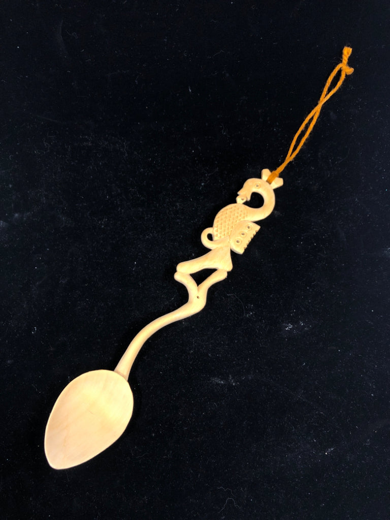 LIGHT WOOD CARVED SPOON W/ BIRD DESIGN HANDLE.