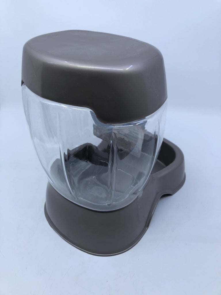 NEW PETMATE PET FEEDER.