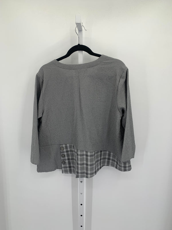 Size Medium Misses 3/4 Sleeve Shirt