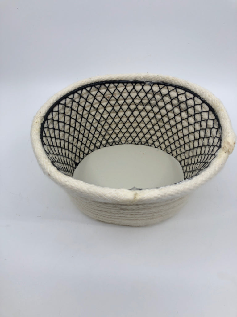 WHITE FABRIC BASKET W METAL MESH LINER.