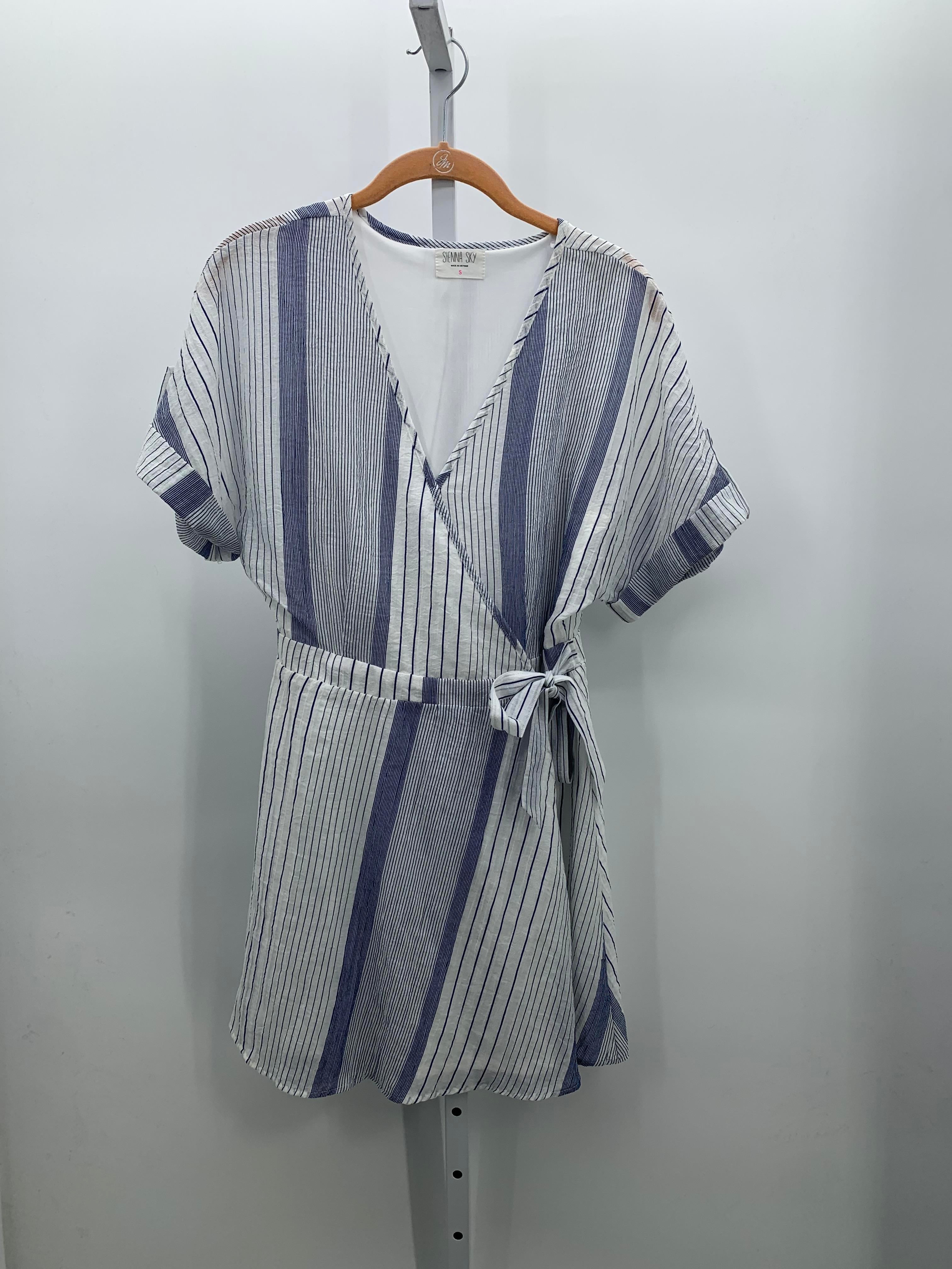 Size Small Juniors Short Sleeve Dress