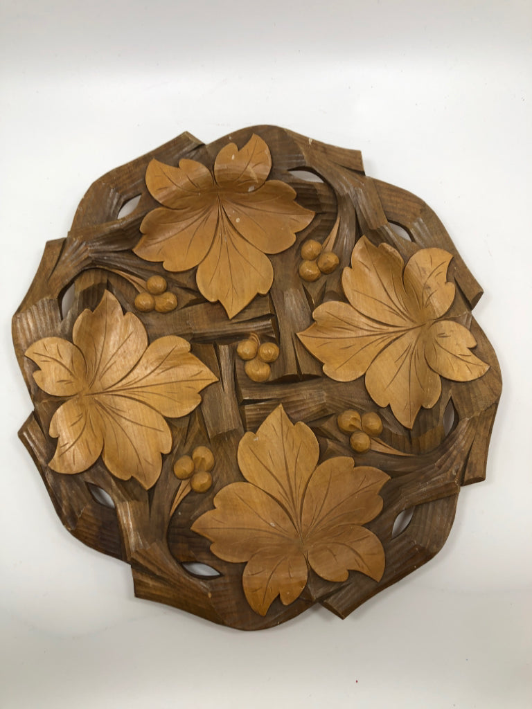 CARVED LEAVES SHALLOW BOWL.