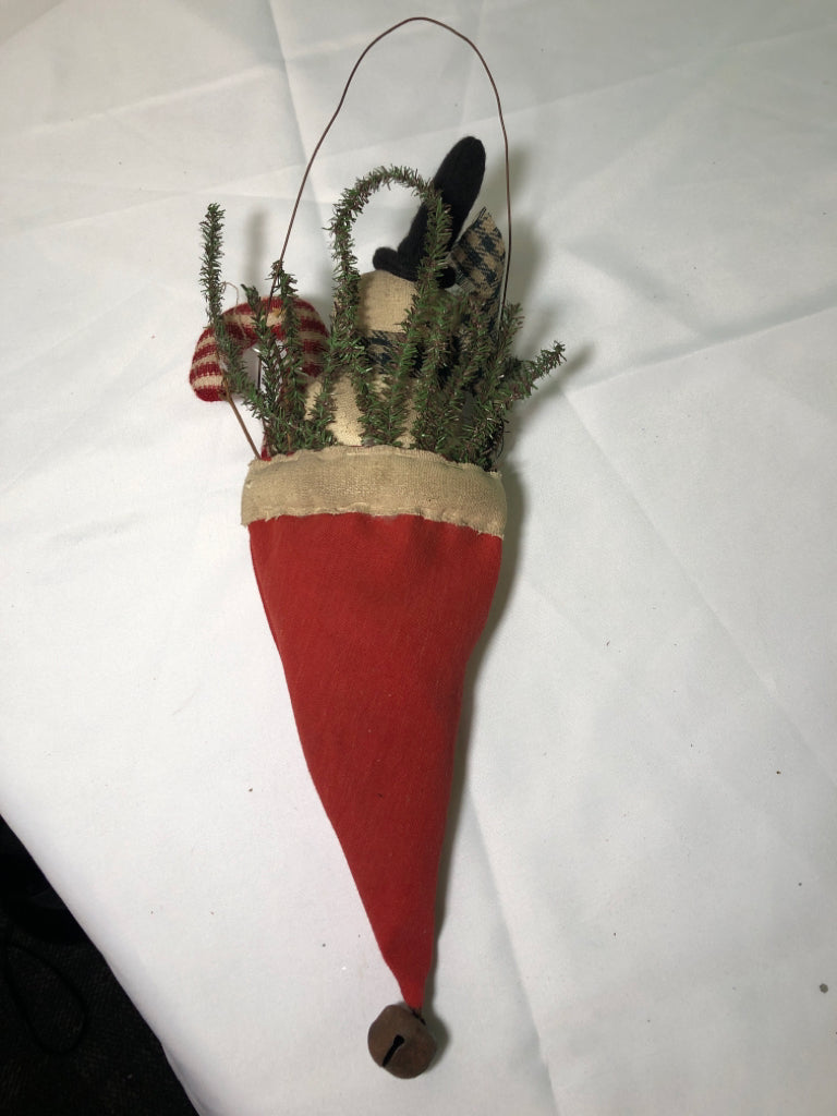 PRIMITIVE SNOWMAN IN HAT DECOR.