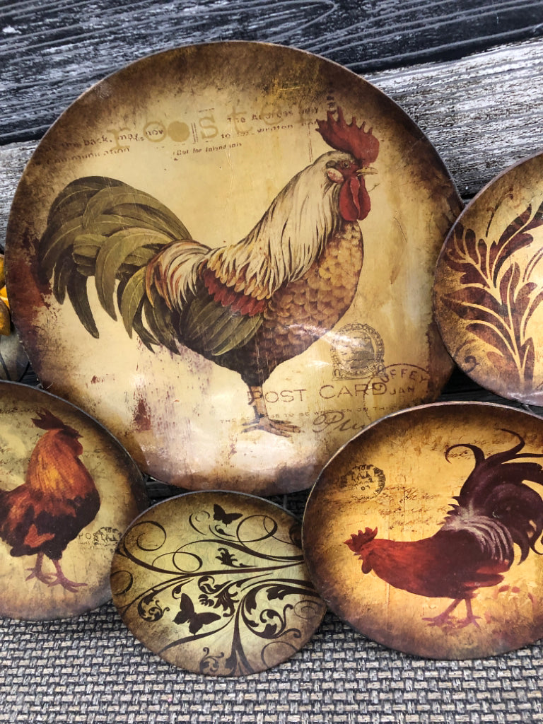 WELDED ROOSTER CIRCLES WALL HANGING.