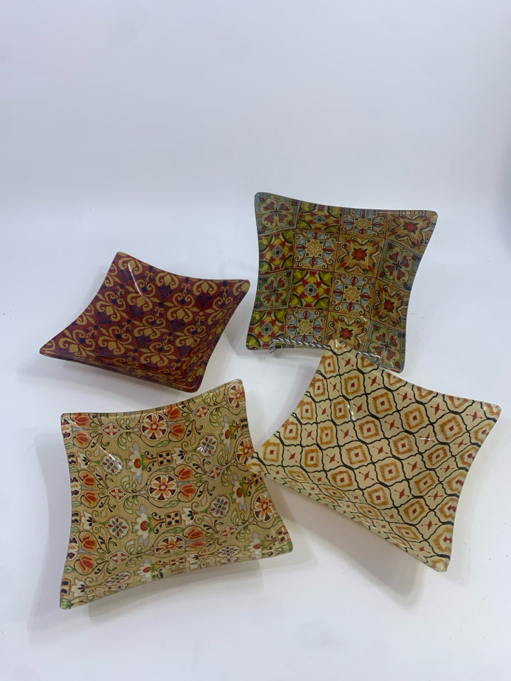 4 SQUARE GLASS DISHES W/GEOMETRIC PATTERNS.