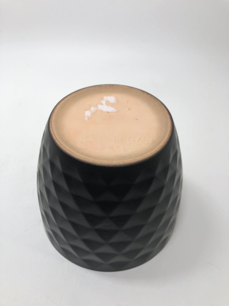 DIAMOND TEXTURED BLACK GERMAN PLANTER.