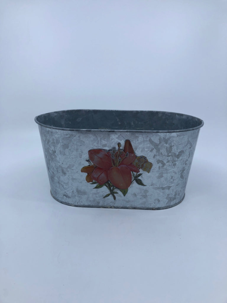 TIN BUCKET W/FLOWERS.