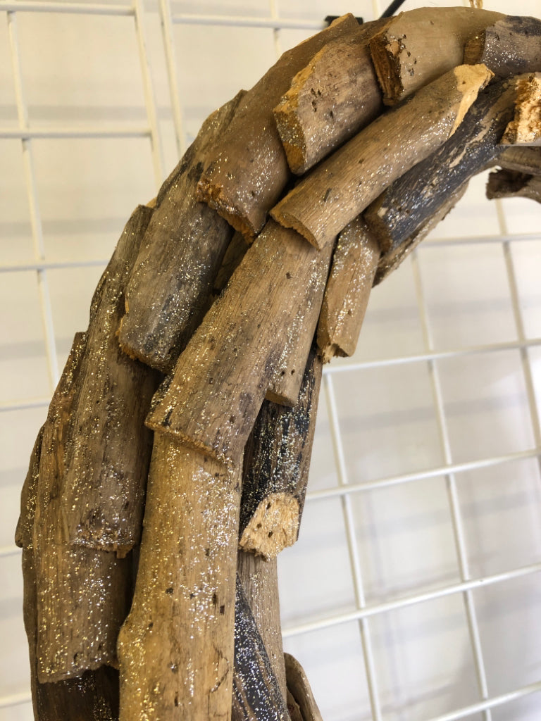 SPARKLY DRIFTWOOD WREATH.