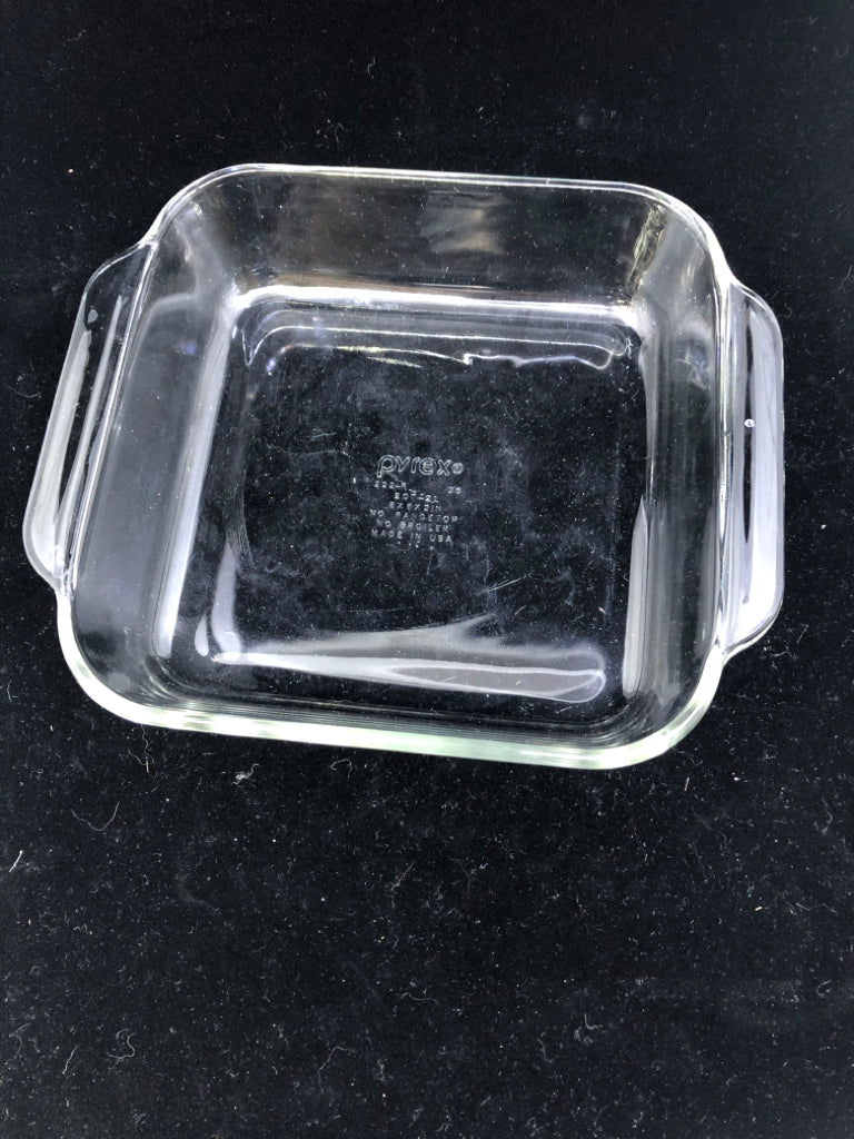 SQUARE GLASS BAKING PAN PYREX.