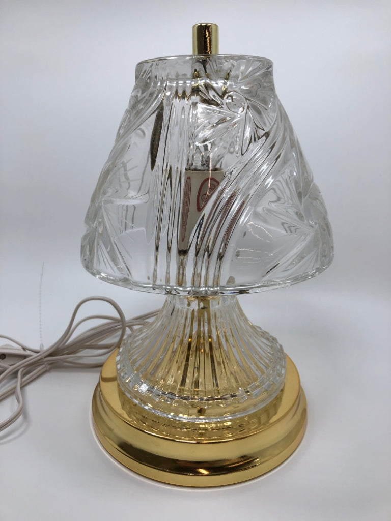 SMALL CUT GLASS LAMP ON GOLD BASE.
