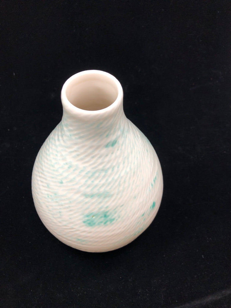 CARA WHITE AQUA VASE.