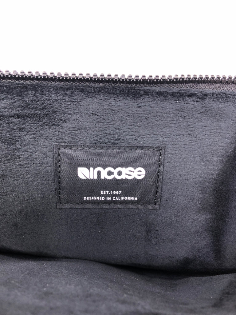 INCASE BLACK COMPUTER BAG.