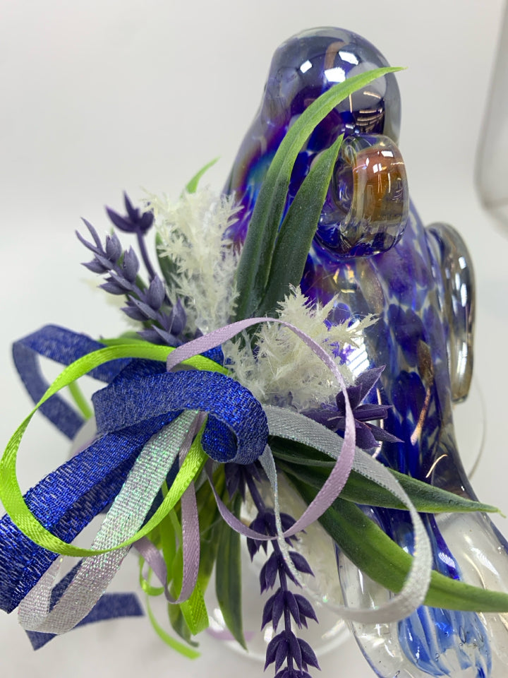 BLUE & GOLD GLASS BIRD ON PEDESTAL.