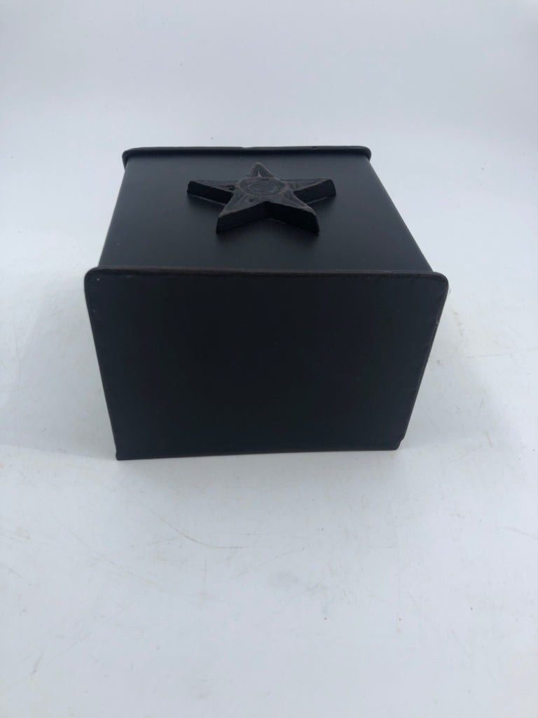 METAL BLACK WALL POCKET W/ EMBOSSED STAR.