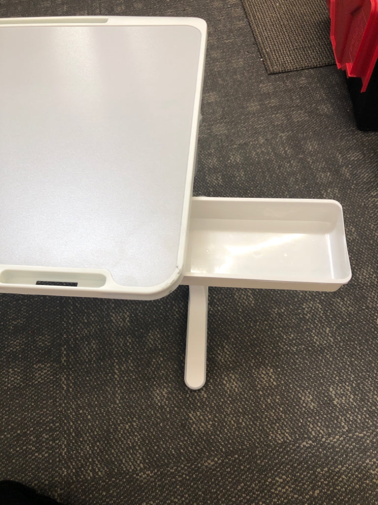 WHITE/GREY PLASTIC ADJUSTABLE COMPUTER LAP DESK.