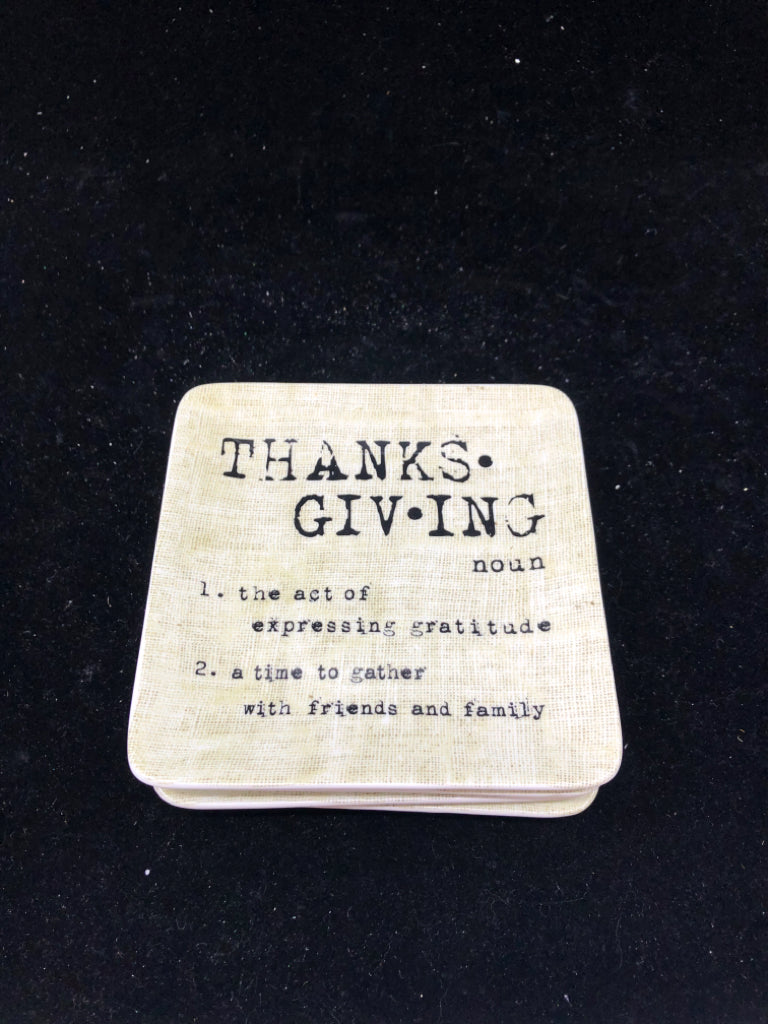 4 SQUARE THANKSGIVING SNACK PLATES DEFINITION.
