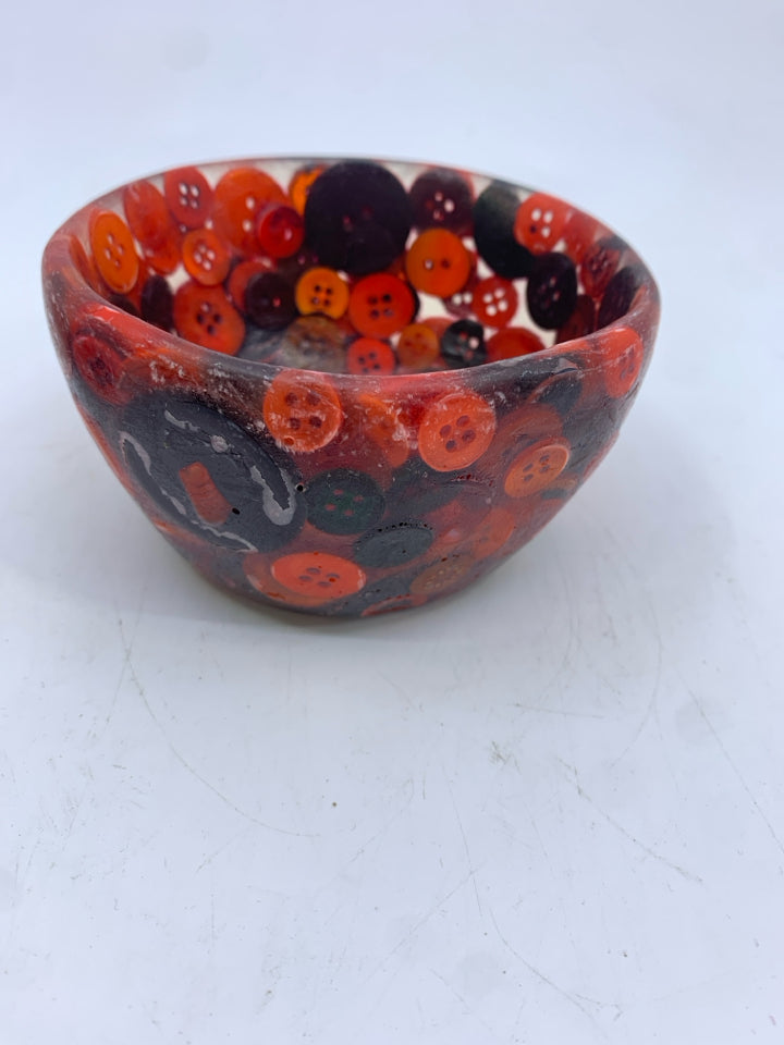 SMALL RECYLCLED RED BUTTON PLANTER W CATCH TRAY.