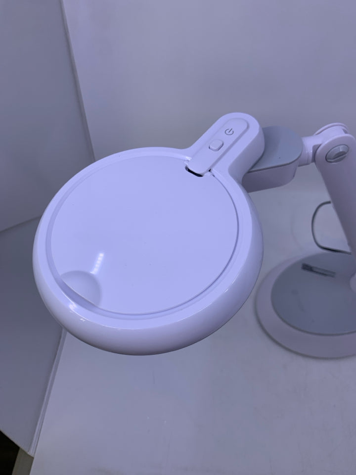 MAGNIFY/CRAFT ADJUSTABLE LAMP.