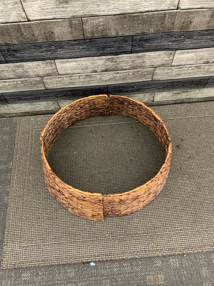 DARK WOVEN TREE COLLAR 4 PC INTERLOCK.