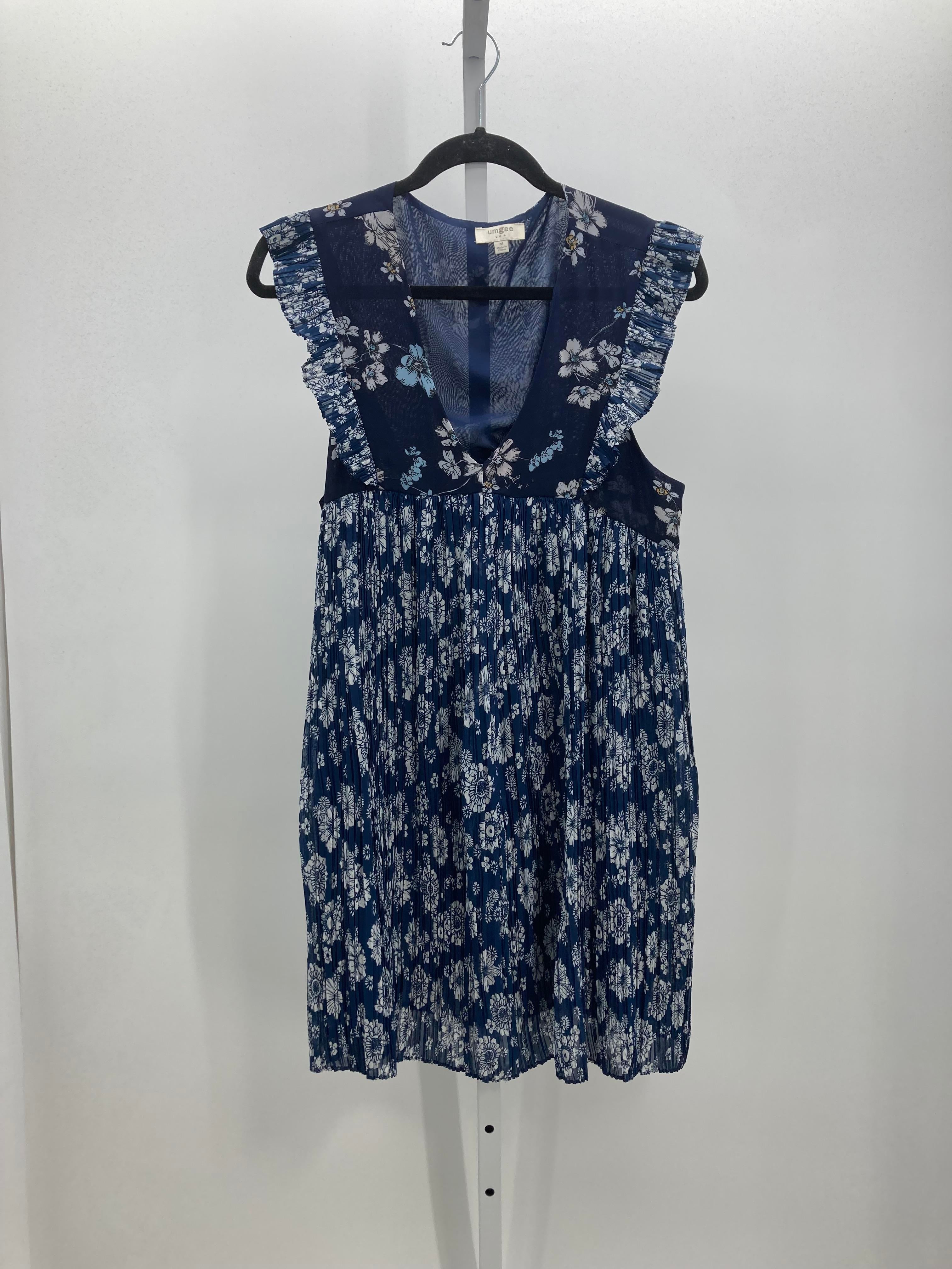 um Gee Size Medium Juniors Sleeveless Dress
