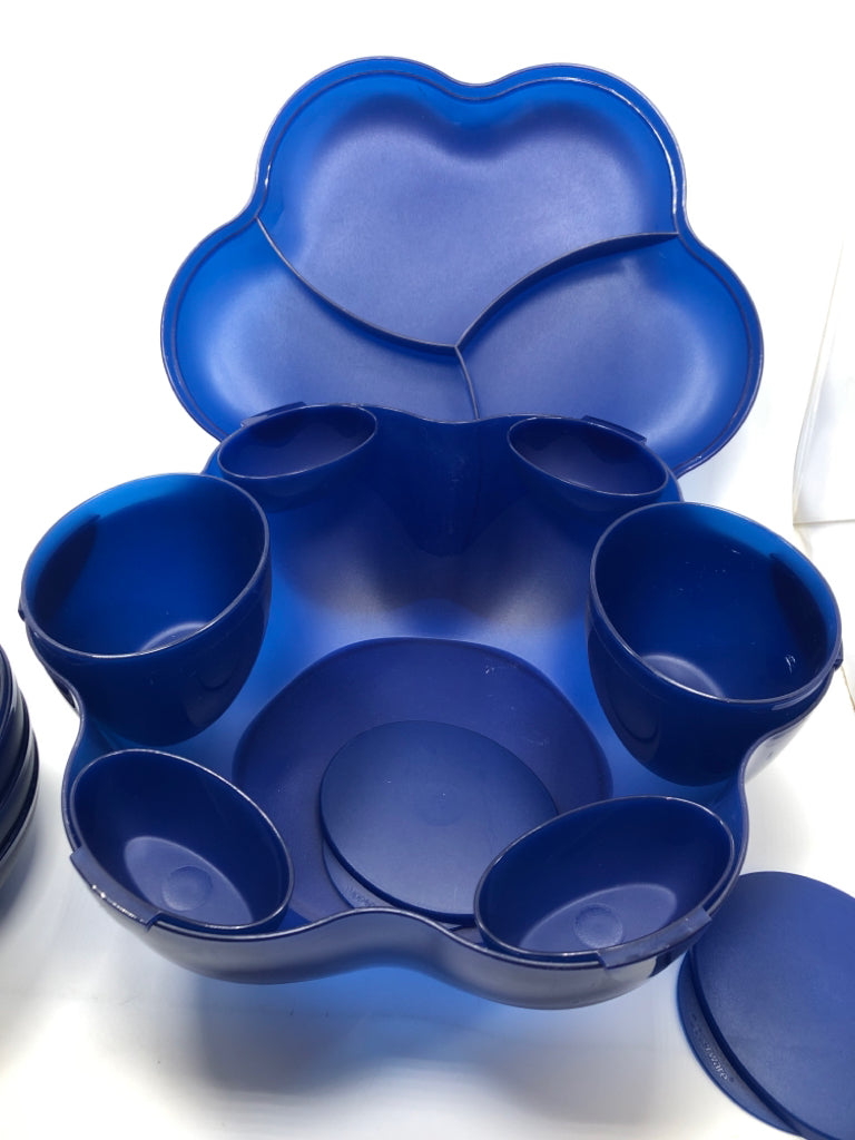 11PC BLUE TUPPERWARE CHIP N'DIP SERVING SET W/4 BOWLS.