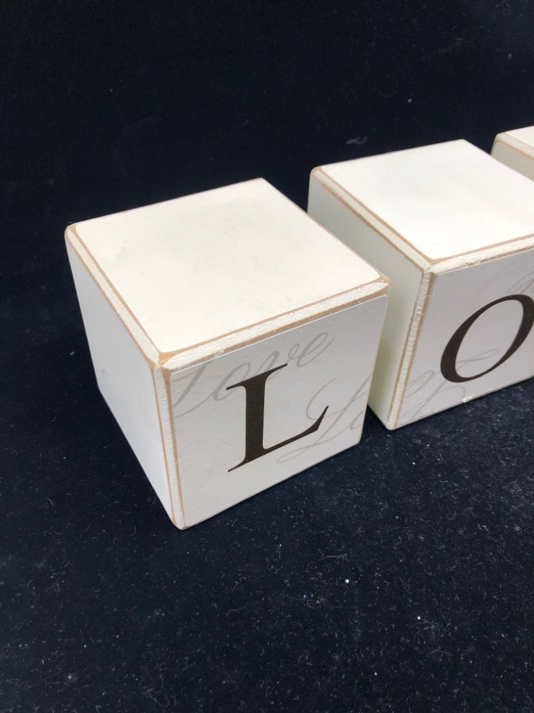 4PC WHITE LOVE CUBES.