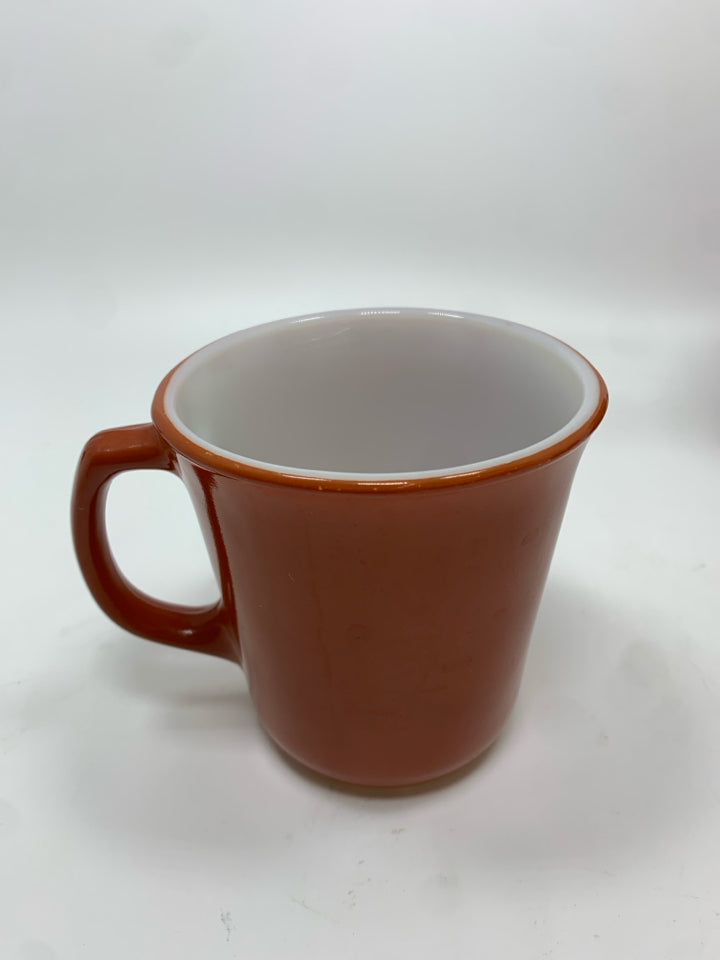 4 VTG ORANGE CORNING MUGS.