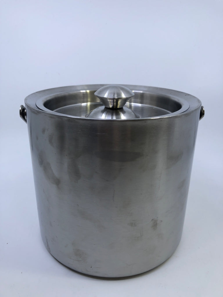 SILVER METAL ICE BUCKET W/ COVER,HANDLE.