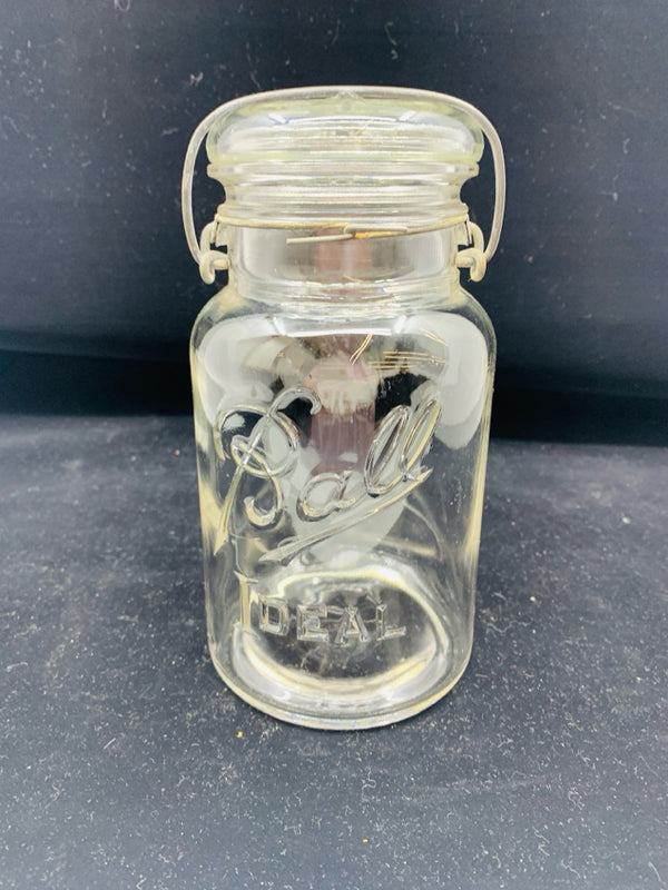 BALL MASON JAR W METAL CLASP.