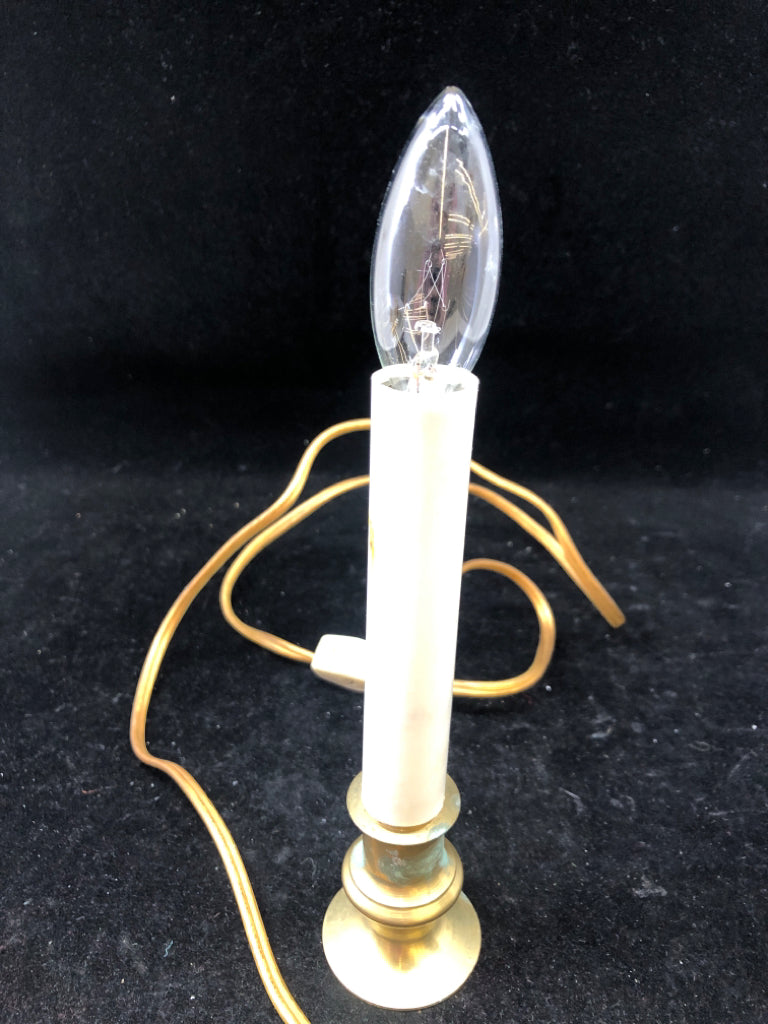 WHITE PLUG IN WINDOW CANDLE.