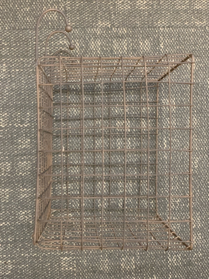 WALL HANGING METAL CUBE W 3 HOOKS.
