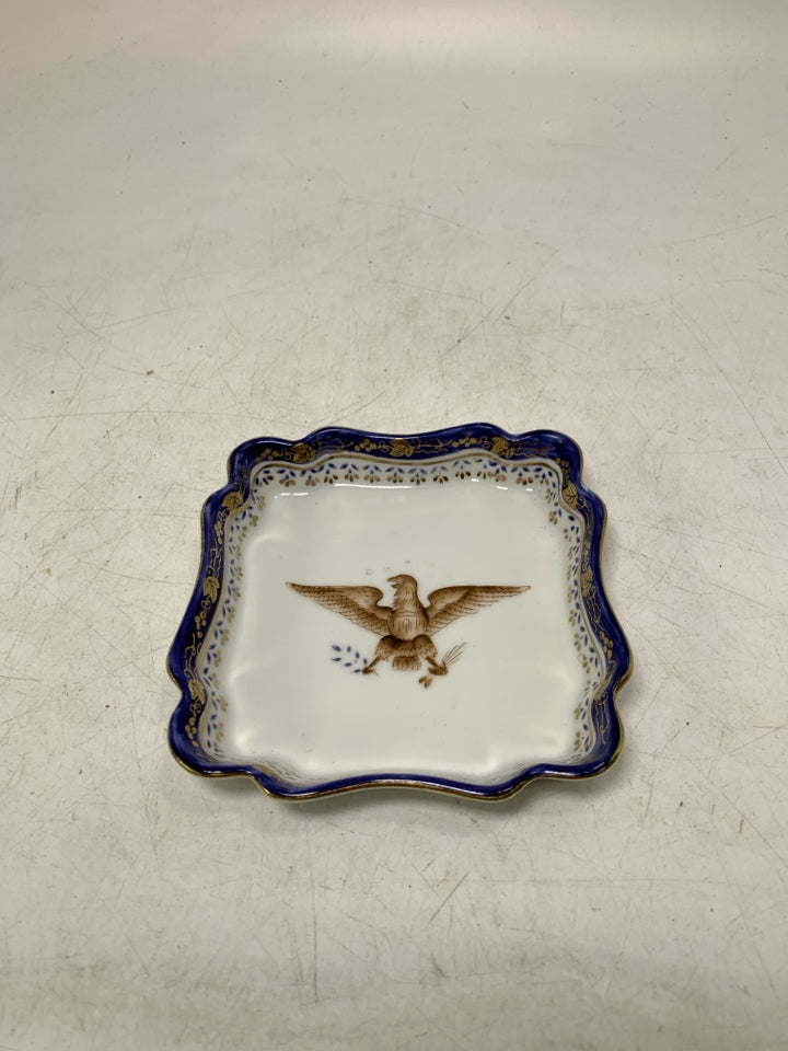 SMALL SQUARE EAGLE IN CENTER W/ BLUE/GOLD RIM CATCH ALL.