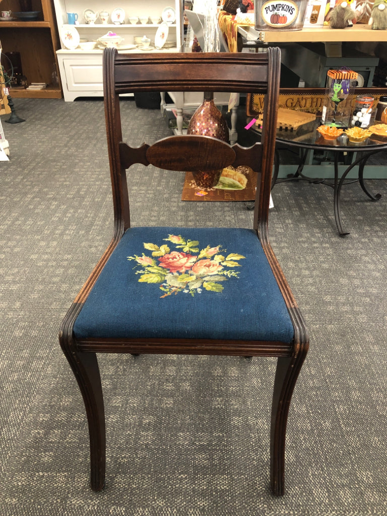 DARK WOOD TABLE W 6 CHAIRS 2 LEAVES.