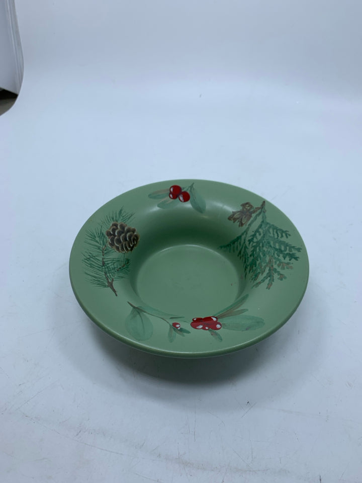 BERRIES & PINE PILLAR HOLDER.