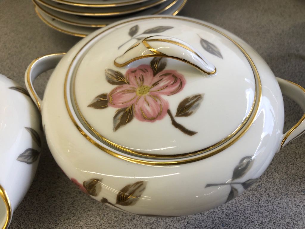 66 PC SVC 10 PINK FLORAL W/ GOLD RIM NORITAKE .