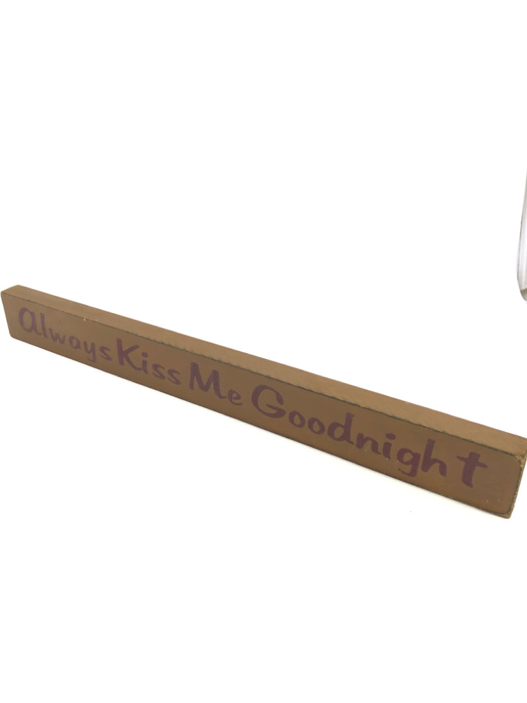 KISS ME GOODNIGHT WOOD BLOCK DECOR.
