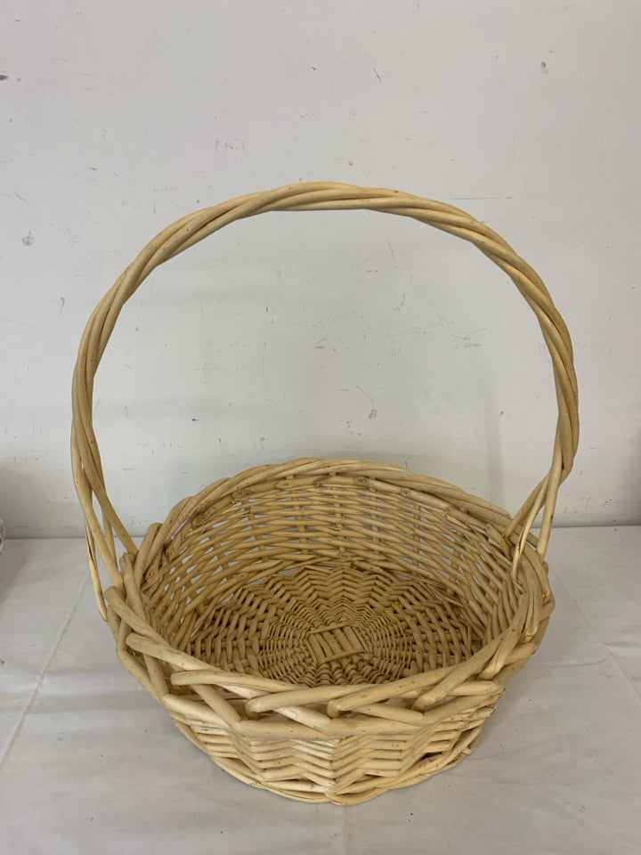 BLONDE WOOD WOVEN BASKET WITH HANDLE.