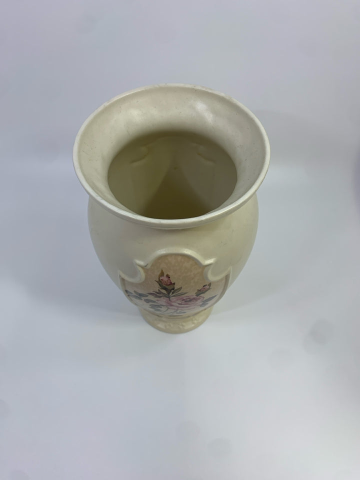 ROSE PAINTED CREAM FOOTED VASE.