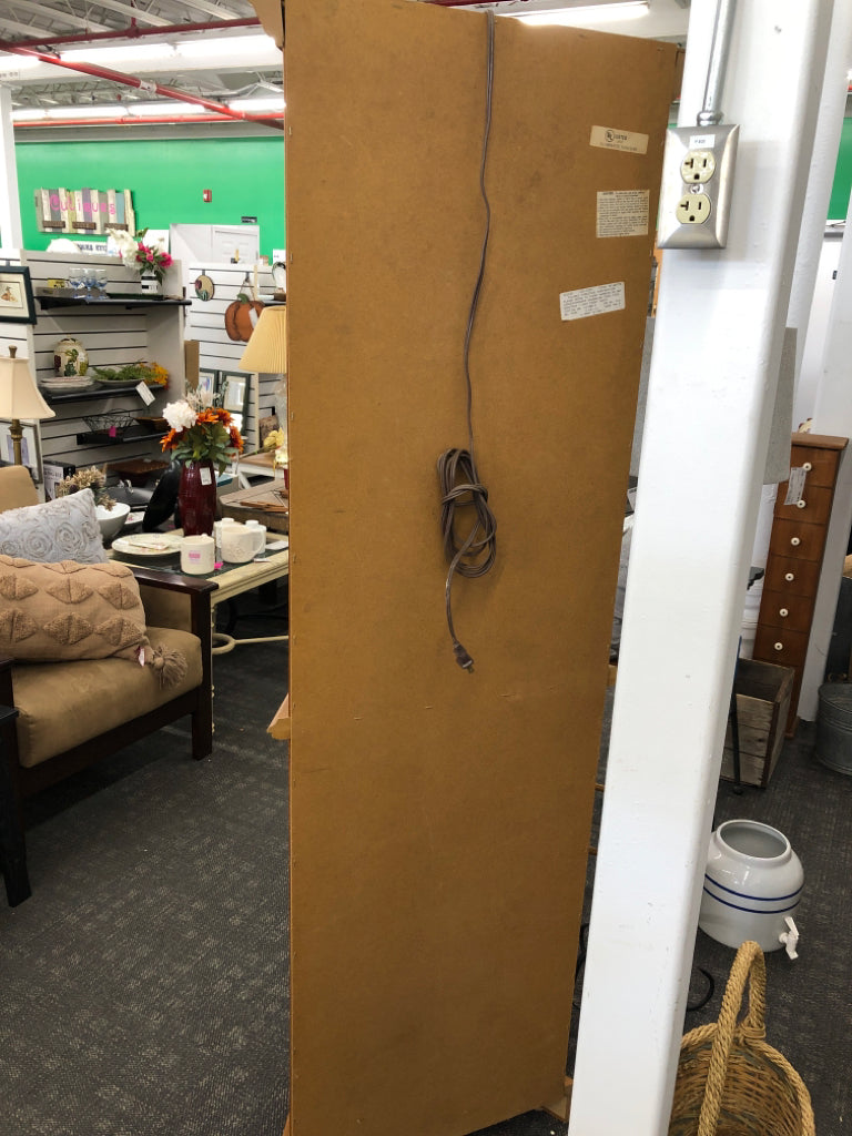 PULASKI LIGHT-UP CURIO CABINET.