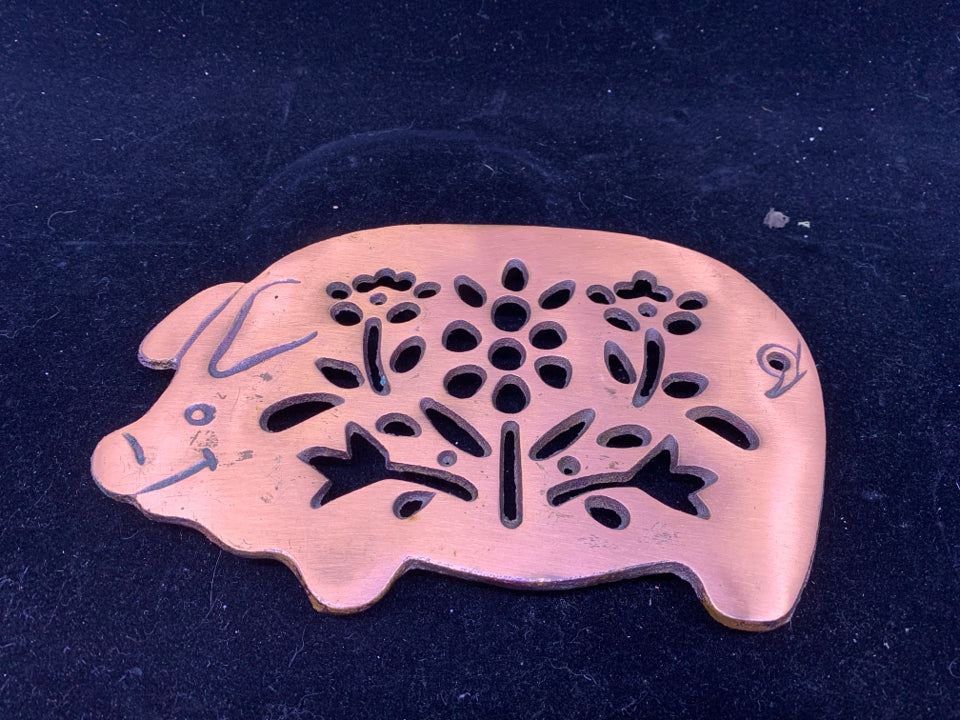 BRONZE PIG TRIVET.