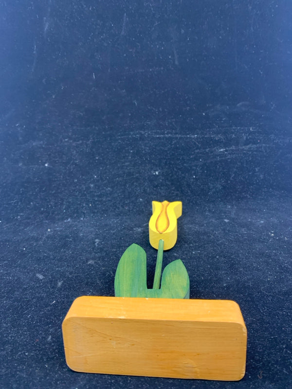 VTG YELLOW WOOD TULIP.