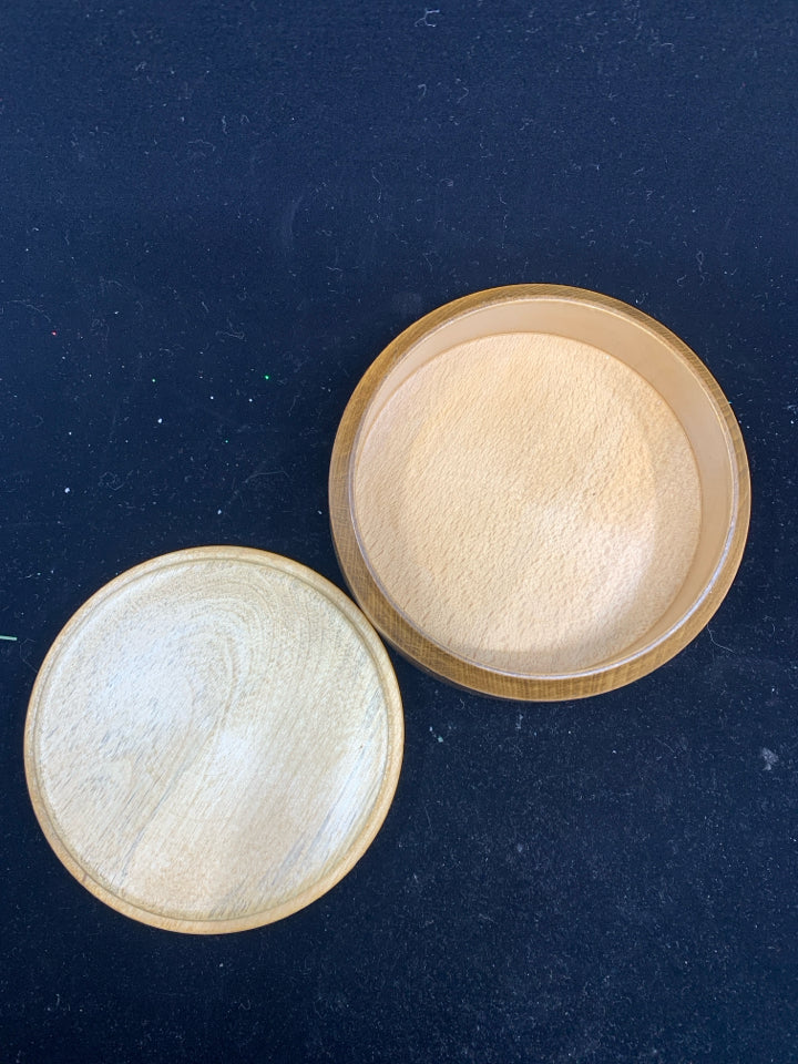 ROUND CARVED WOOD TRINKET BOX W JEWELS.