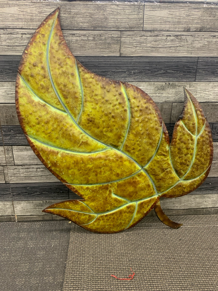 LARGE BRONZE METAL LEAF SHAPED WALL HANGING.