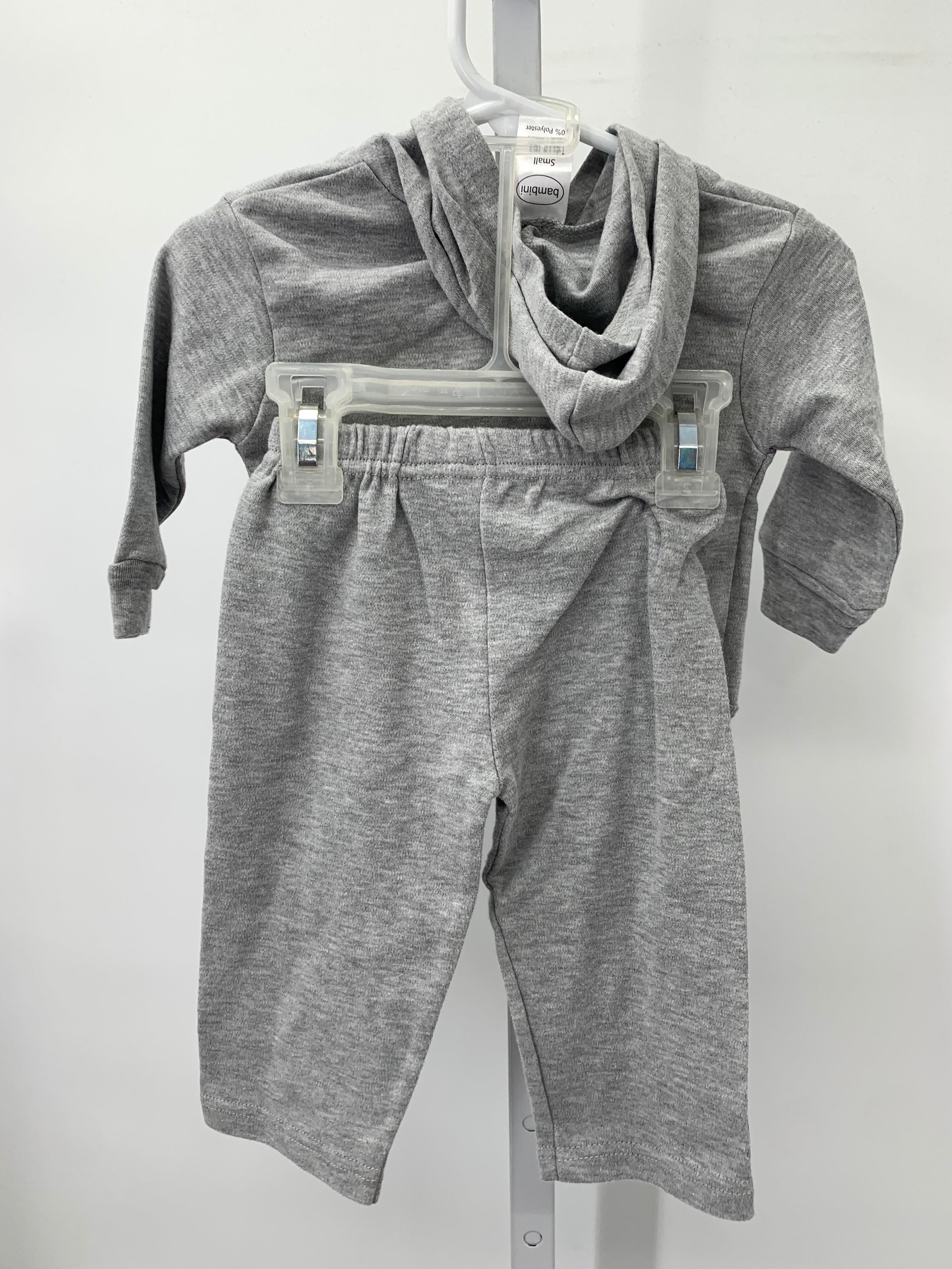 HOODED ZIP JACKET AND PANTS.
