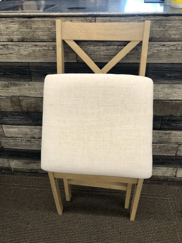 FOLDING UPHOLSTERED SEAT CHAIR.