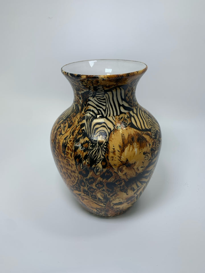 SAFARI ANIMALS PRINTED VASE.