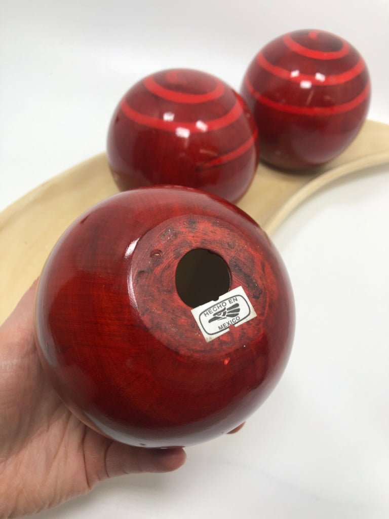 4PC TAN TEARDROP CENTERPIECE DISH W/RED CERAMIC BALLS.
