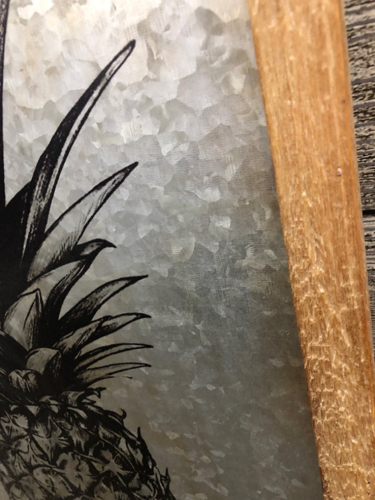 PINEAPPLE PRINT ON METAL AND WOOD FRAME.